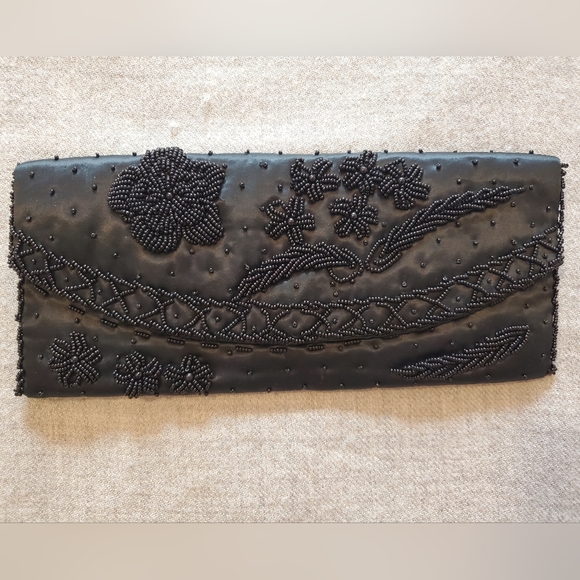 Arilela Hong Kong Handbags - Vintage Beaded Clutch